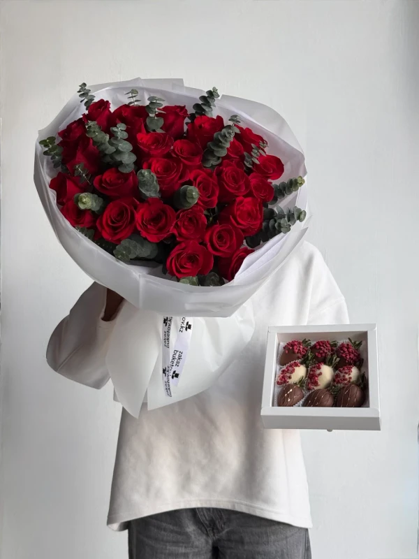 Сет «Роуз love» — Сет «Роуз love» — подарочный набор, в котором сочетаются цветы: роз и сладости.